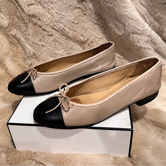 Chanel Vintage Two Toned Ballerina Flats - Picture 7 of 12
